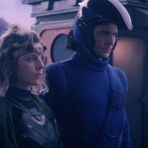 Loki: Tom Hiddleston e Sophia Di Martino in una scena del terzo episodio