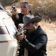 La notte del giudizio per sempre: Zahn McClarnon e Josh Lucas in una scena