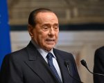 Silvio Berlusconi: la foto dall’ospedale condivisa per sbaglio dalla fidanzata Marta Fascina