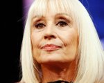 Raffaella Carrà e la malattia nascosta agli amici più stretti: 'Qualche voce era trapelata'