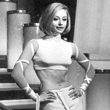 Raffaella Carrà con l'ombelico scoperto nella sigla di Canzonissima del 1970