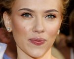 Scarlett Johansson: la sosia dell'attrice sta facendo impazzire i social (FOTO)