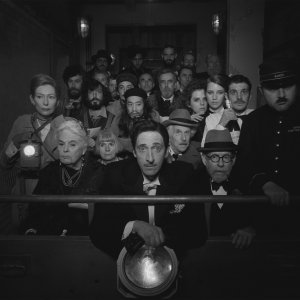 The French Dispatch: Bob Balaban, Henry Winkler, Adrien Brody, Lois Smith, Tilda Swinton in  una scena del film