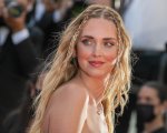 Cannes 2021: Chiara Ferragni sfila con un abito fatto di capsule di caffè (FOTO)