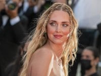 Cannes 2021: Chiara Ferragni sfila con un abito fatto di capsule di caffè (FOTO)