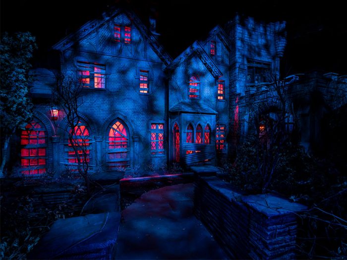 Netflixs The Haunting Of Hill House At Universal Studios Halloween Horror Nights 700X525