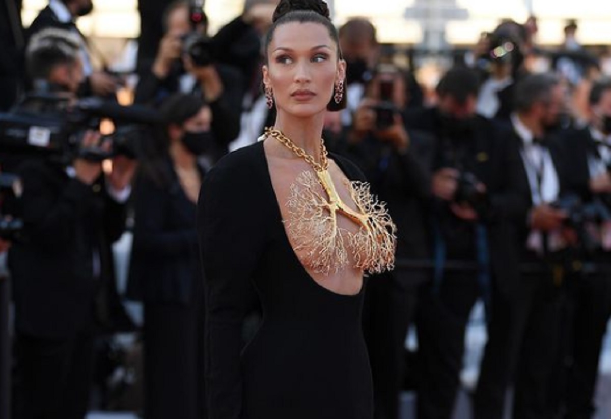 Cannes Bella Hadid Quasi A Seno Nudo Il Look Mozzafiato