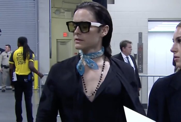 Jared Leto: il suo look da urlo sorprende il pubblico dell'UFC 264
