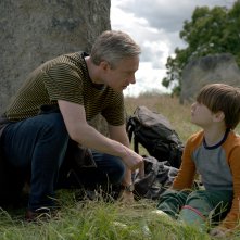 Breeders - Genitori al limite, Martin Freeman e George Wakeman in una scena della serie