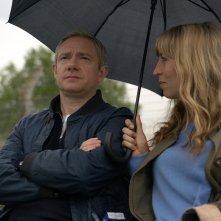 Breeders - Genitori al limite, Martin Freeman e Daisy Haggard in una scena della serie
