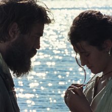 Re Granchio: Gabriele Silli insieme a Maria Alexandra Lungu in una sequenza