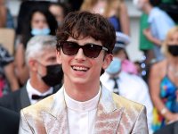 Cannes 2021: Timothée Chalamet star del red carpet di The French Dispatch in abito Tom Ford metallizzato