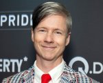 Joe Exotic: John Cameron Mitchell, bacio appassionato sul set (FOTO)