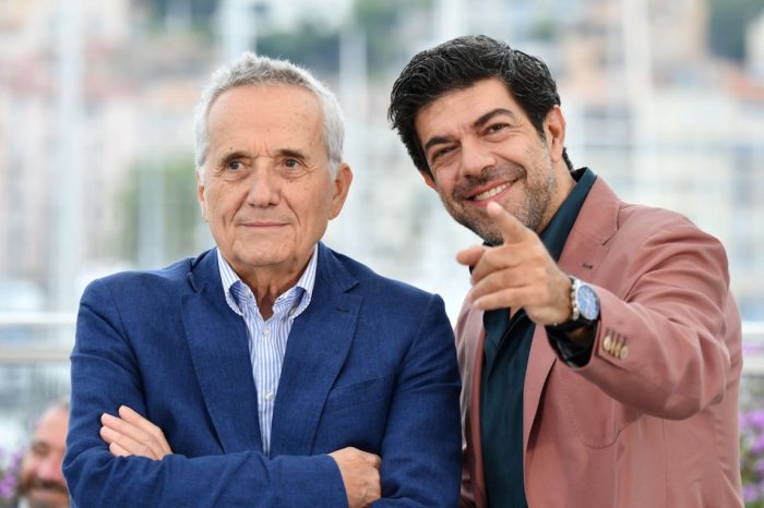 Cannes 2021: Pierfrancesco Favino arriva al festival per festeggiare Marco Bellocchio
