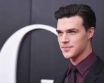 Luckiest Girl Alive: Finn Wittrock e Chiara Aurelia nel cast del film Netflix