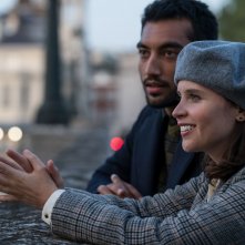 L'ultima lettera d'amore: Felicity Jones e Nabhaan Rizwan in un'immagine