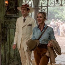 Jungle Cruise: Emily Blunt e Jack Whitehall in una scena del film