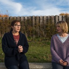 Blackbird - L'ultimo abbraccio: Kate Winslet, Mia Wasikowska in una scena del film