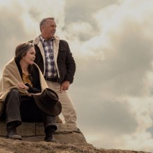 Uno di noi: Kevin Costner insieme a Diane Lane in una scena del film