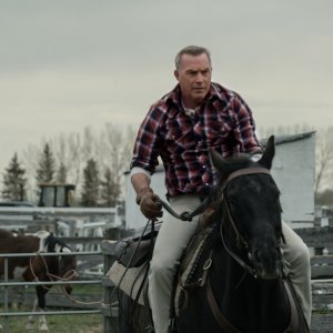 Uno di noi: Kevin Costner in una scena del film
