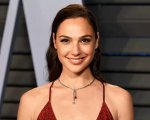 Olimpiadi 2020, Gal Gadot in tendenza dopo la performance di Imagine alla cerimonia d'apertura