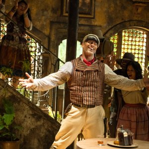 Jungle Cruise: Dwayne Johnson in una scena del film