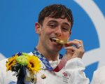 Chi è Tom Daley, l'atleta delle Olimpiadi 2020 'Orgoglioso di essere gay e campione olimpico'