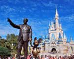 Disney: vaccino obbligatorio per i dipendenti dei parchi divertimento