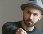 Maccio Capatonda tutto nudo nel video dell'estate: che thriller