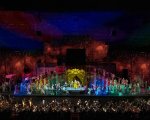 Pagliacci: stasera su Rai3 Pippo Baudo e Antonio Di Bella raccontano l'opera dall'Arena di Verona