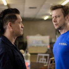 Breaking News a Yuba County: Jimmi Simpson in una scena del film