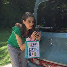 Breaking News a Yuba County: Mila Kunis in una scena del film