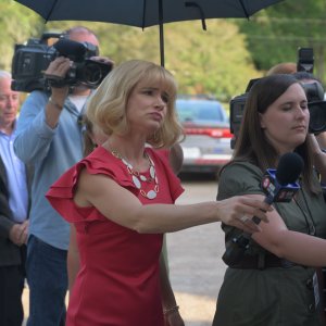 Breaking News a Yuba County: Juliette Lewis in una scena del film