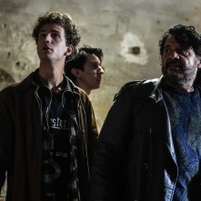 Il Mostro della Cripta: Tobia De Angelis, Nicola Branchini, Lillo Petrolo in una sequenza