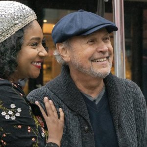 Stai con me oggi?: Billy Crystal e Tiffany Haddish in una scena