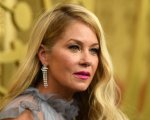 Christina Applegate parla della sua malattia su Twitter: 'Ho la sclerosi multipla'