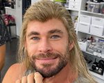 Chris Hemsworth: Taika Waititi gli augura buon compleanno con una 'brutta' foto di Thor