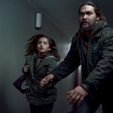 Sweet Girl: Jason Momoa con Isabela Merced in una scena del film