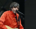 Bugo, show e polemiche alla Notte Bianca ad Ascoli Piceno, getta il microfono a terra e va via