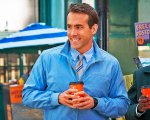 Ryan Reynolds: “In Free Guy mi fanno di tutto: sparano, pugnalano, danno fuoco!”