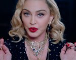 Madonna torna in Puglia per il suo compleanno: la star festeggia e canta Tanti Auguri (VIDEO)