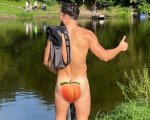 Orlando Bloom, il divo è nudo: le foto 'naturalistiche' del suo lato B scaldano Instagram