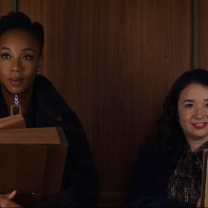 The Good Fight 5: Sarah Steele e Charmaine Bingwa in una scena