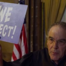 The Good Fight 5: Mandy Patinkin in una scena