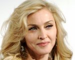 Madonna a Lecce: la cantante arriva col treno regionale e passeggia per la città (FOTO e VIDEO)