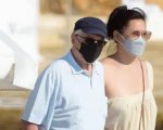 Robert De Niro: vacanze in Francia e compleanno con una donna misteriosa