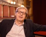 Vittorio Sgarbi attacca Ermal Meta per difendere Salmo: 'Un bravo albanese' (video)