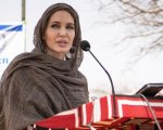 Angelina Jolie è su Instagram: il suo primo post è per l'Afghanistan