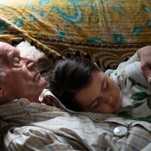 Falling - Storia di un padre: Lance Henriksen durante una scena