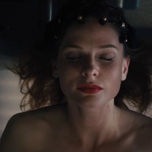 Frammenti dal passato - Reminiscence: Rebecca Ferguson in una scena